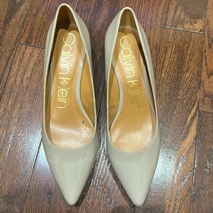 New Calvin Klein Grey point toe wedge-